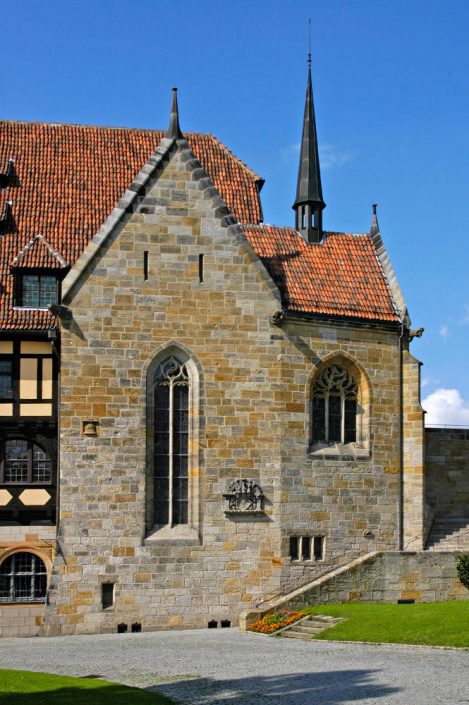 An Stelle der früheren Schlosskapelle wurde 1910 – 13 die Lutherkapelle mit neugotischem Bauschmuck errichtet.