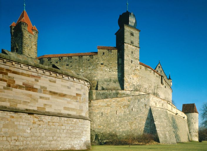 Wie an keiner anderen Burganlage in Deutschland ist an der Veste die Funktion der Burg in politischen und insbesondere in konfessionellen Auseinandersetzungen im Wandel der Zeit ablesbar.