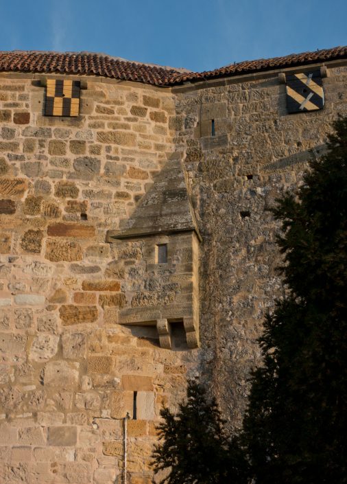 Außenmauer mit Abtritterker