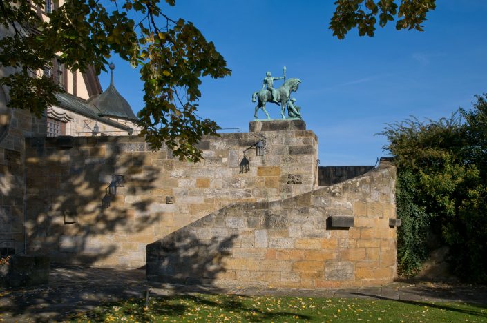 Zugang zur Hohen Bastei mit Luther-Denkmal "Licht + Kraft"
